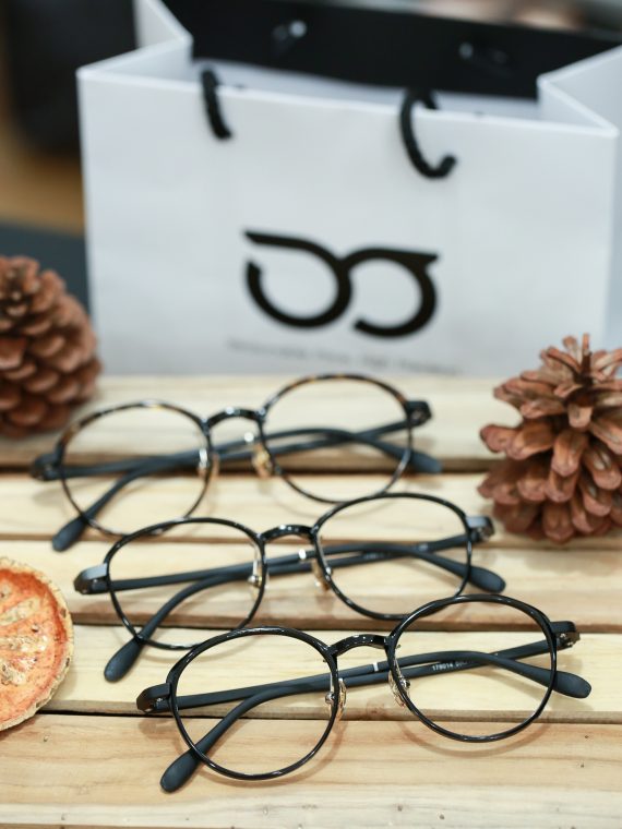 ร้านแว่นตา iWear กรอบแว่น