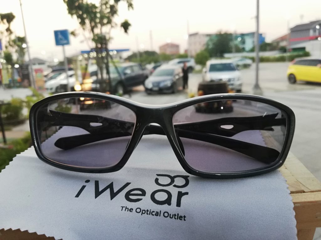 ร้านแว่นตา iWear ผลงานประกอบแว่น