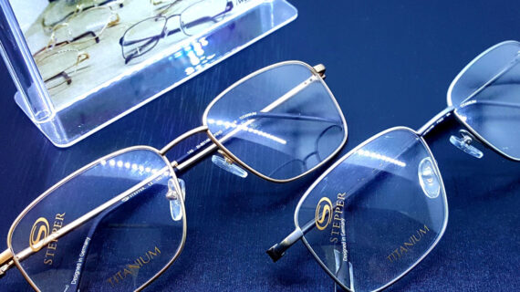 โปรโมชั่นซื้อกรอบแว่นตา “Stepper Titanium” รับฟรี! “เลนส์ Progressive Smart” มูลค่า 2500 บาท