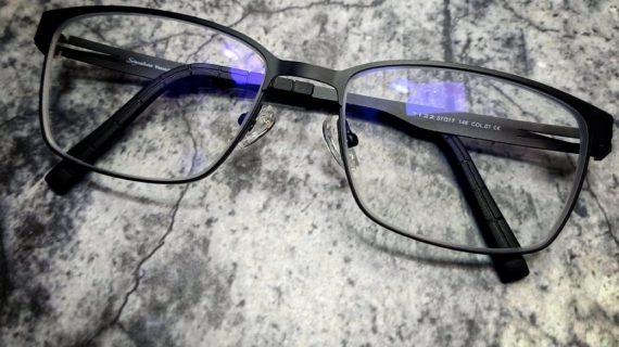 ผลงานประกอบแว่นสายตา กรอบแว่นตา Titanium IP
